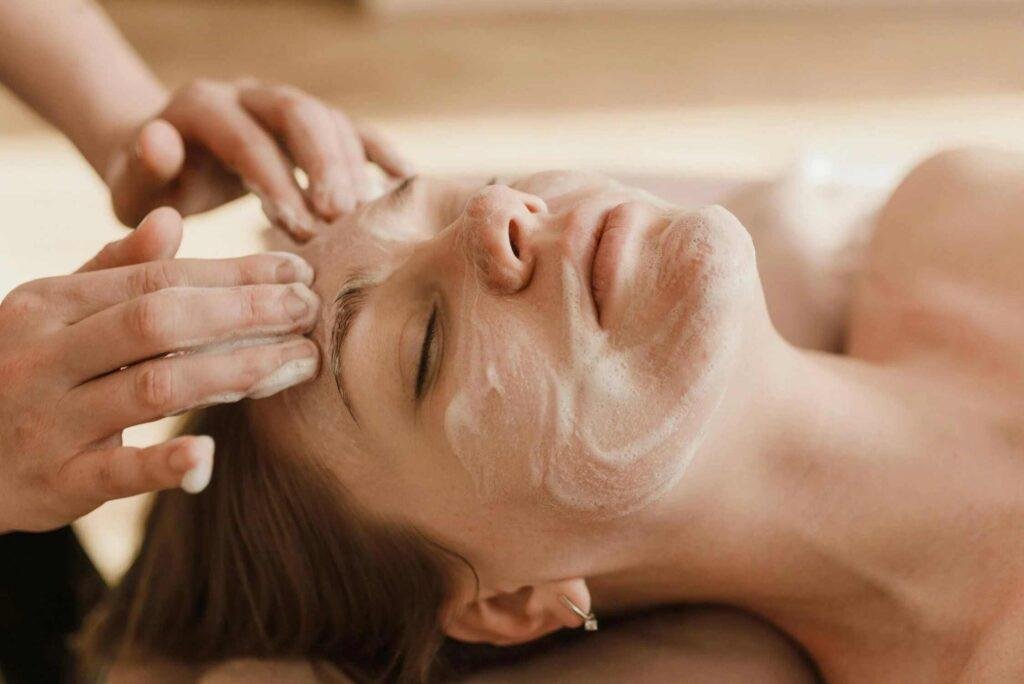 Salicylic and Glycolic Acid uses for body skincare and glow